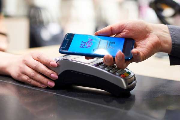 如盈财女：4.30黄金区间震荡蓄势，原油空头强势